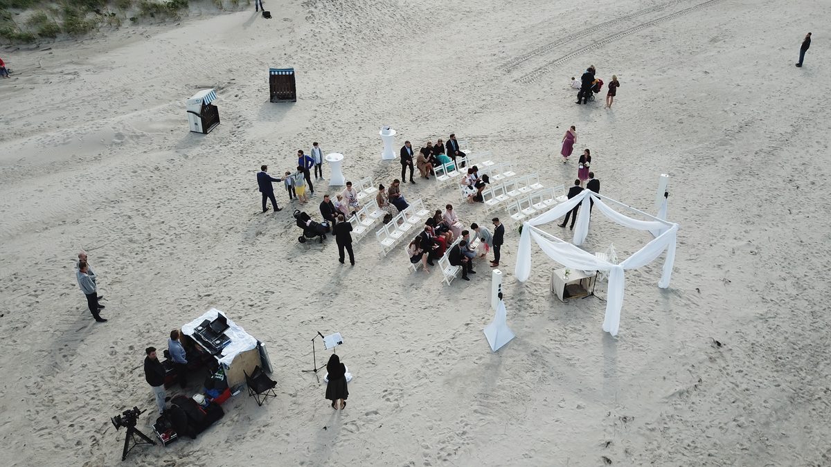 Drohnenfoto Strandhochzeit