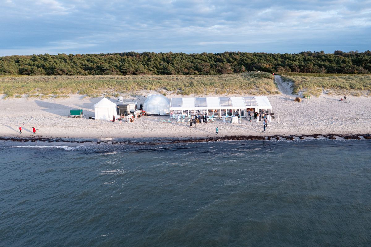 Drohnenfoto Strandhochzeit — Ostsee