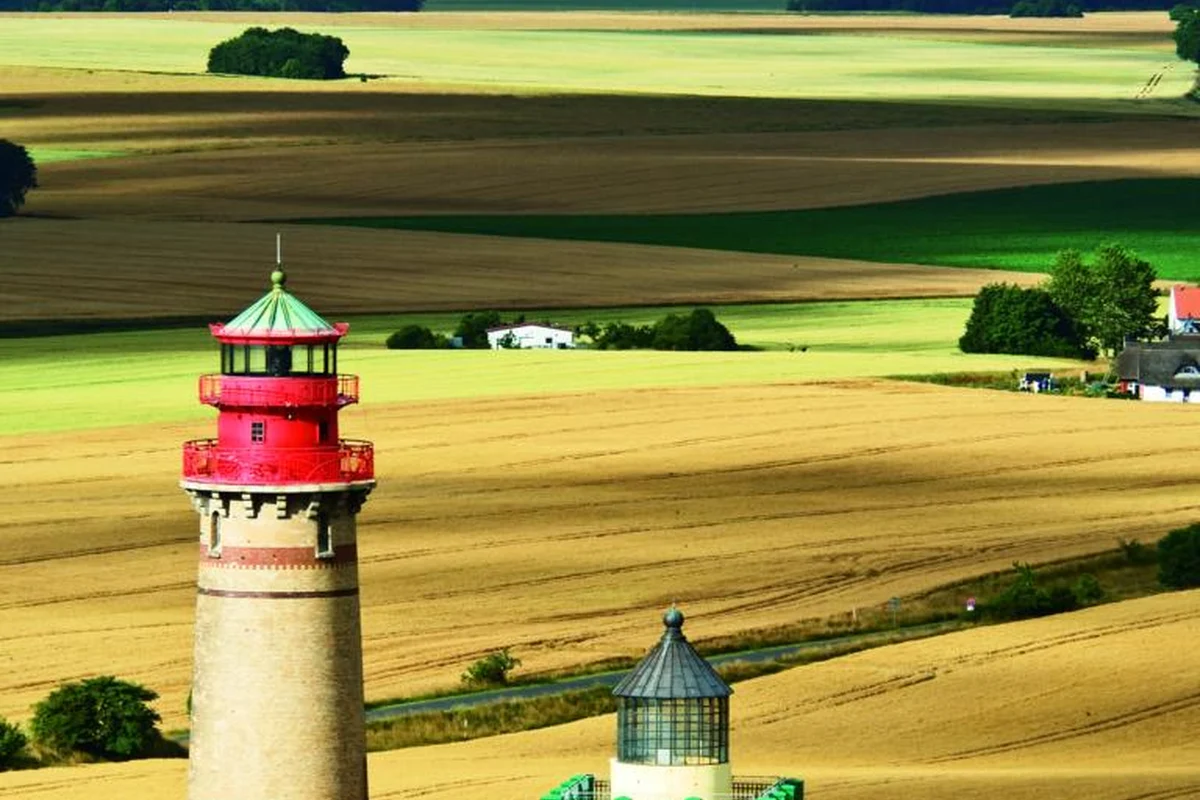 Kap Arkona auf Ruegen aus der Luft mit Schinkelturm und historischem Leuchtturm